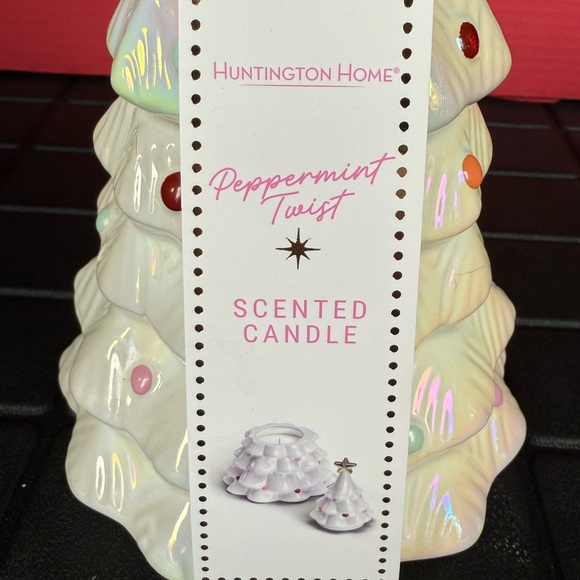 🎄NEW🎄Nostalgic Tree🎄Peppermint Twist Scented 14 oz Candle - Picture 1 of 4